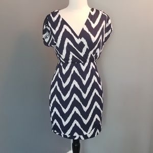 Corey P sz small navy blue white chevron dress